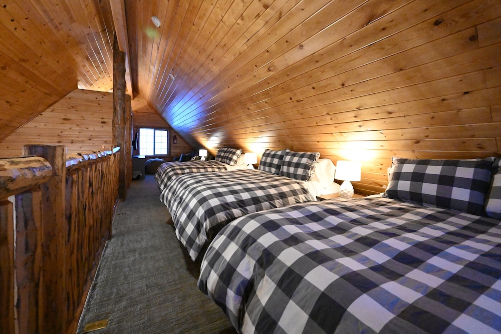 Yellowstone Cabin Retreat | Dichtbij Yellowstone | 3 Slaapkamers En 1 Badkamer, 10 Personen - Island Park, ID