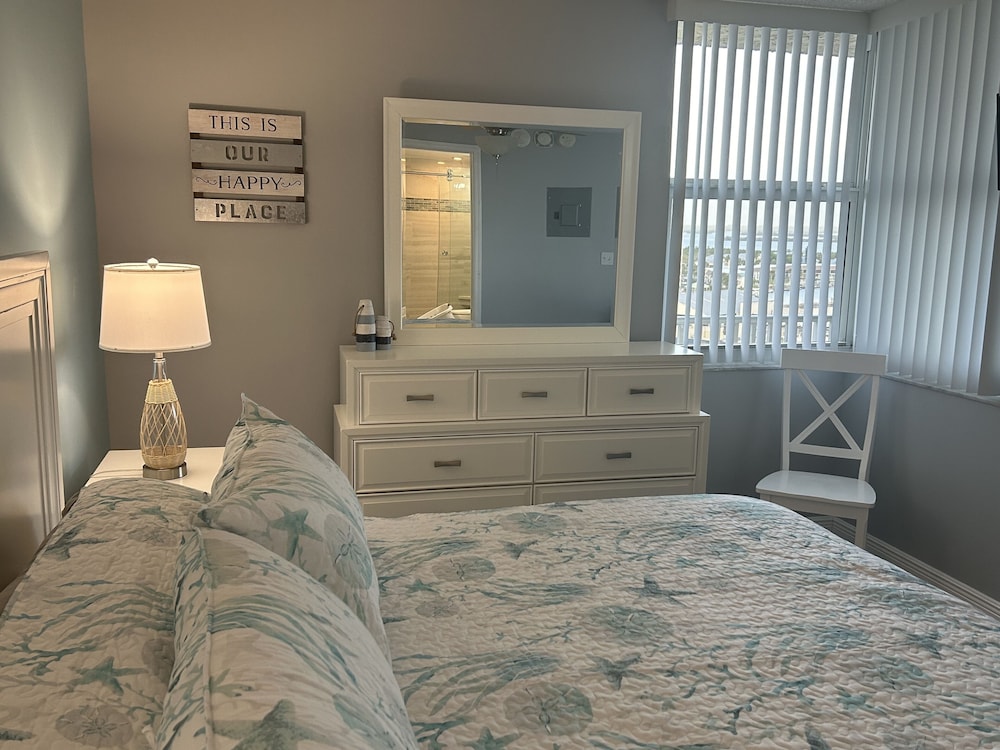 We Are Open!!  Check Out Our Beautiful, Bright, Newly Renovated Condo!! - Fort Myers Beach, FL