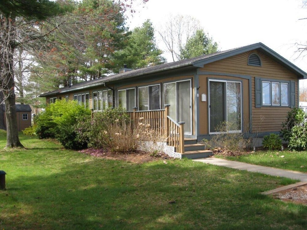 Cozy Cottage Close To Beach And Area Attractions.  Fall Specials! - Kennebunk, ME