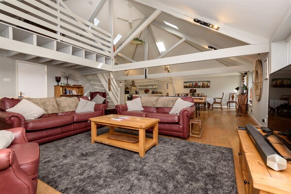 Truly Magnificent, Luxury Waterfront Apartment - Looe