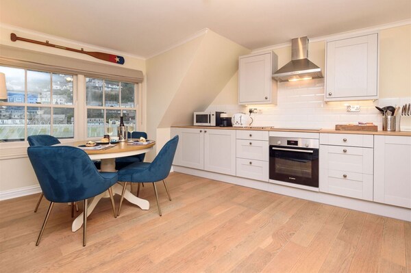 Lovely Apartment In The Centre Of Town With Free Reserved Parking Space - Polperro