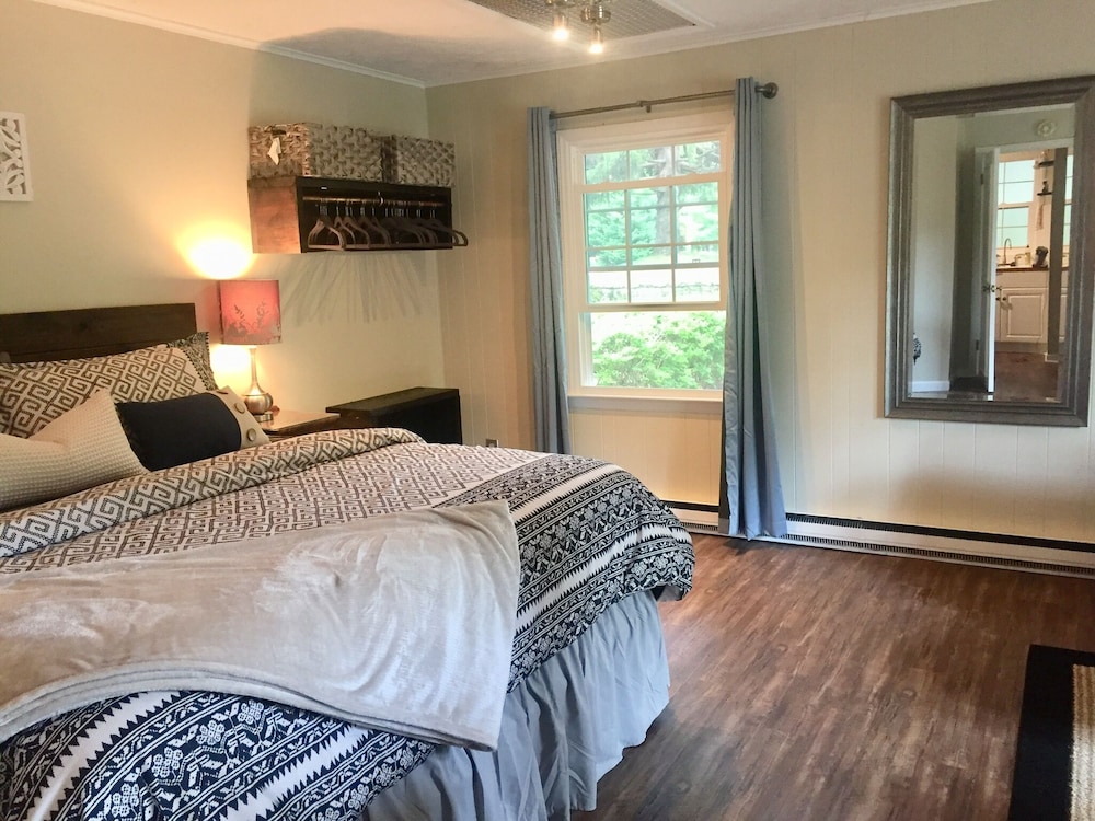 Comfort & Charm - Walk To Town! - Hendersonville, NC