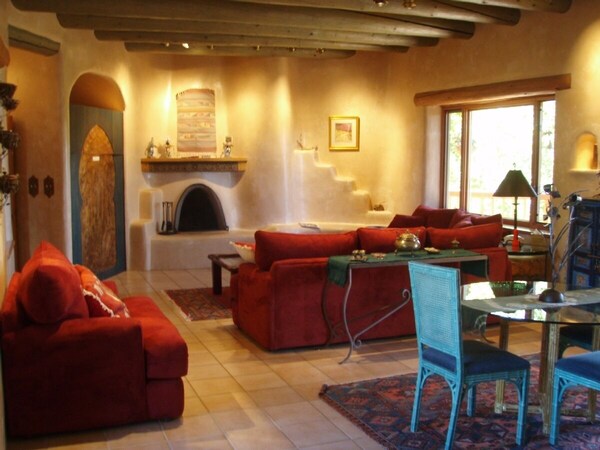 Experience Dragonfly Estate, 5250 Sq Ft, Luxury Retreat. - University of New Mexico, San Cristobal