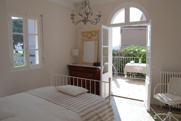 Seaside Villa Apartment With Large Terrace  2 Mins From Renecros Beach - Bandol