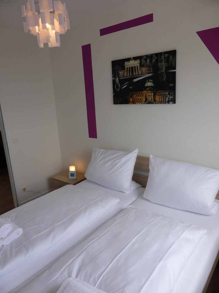 5 Rooms, Up To 13 Persons, Terrace, Luxurious Furnishings, "Lily" - Kreuzberg