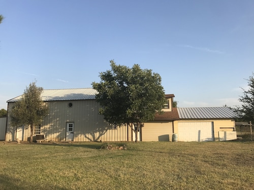 Entire 4 Bedroom 2.5 Bath House With A Lot Of Land - Mansfield, TX