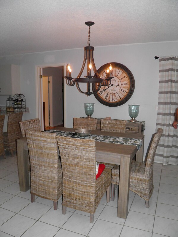 Salt Water Canal Home W\/dock, Family\/pet Friendly, Close To Beach And A1a - Palm Coast, FL