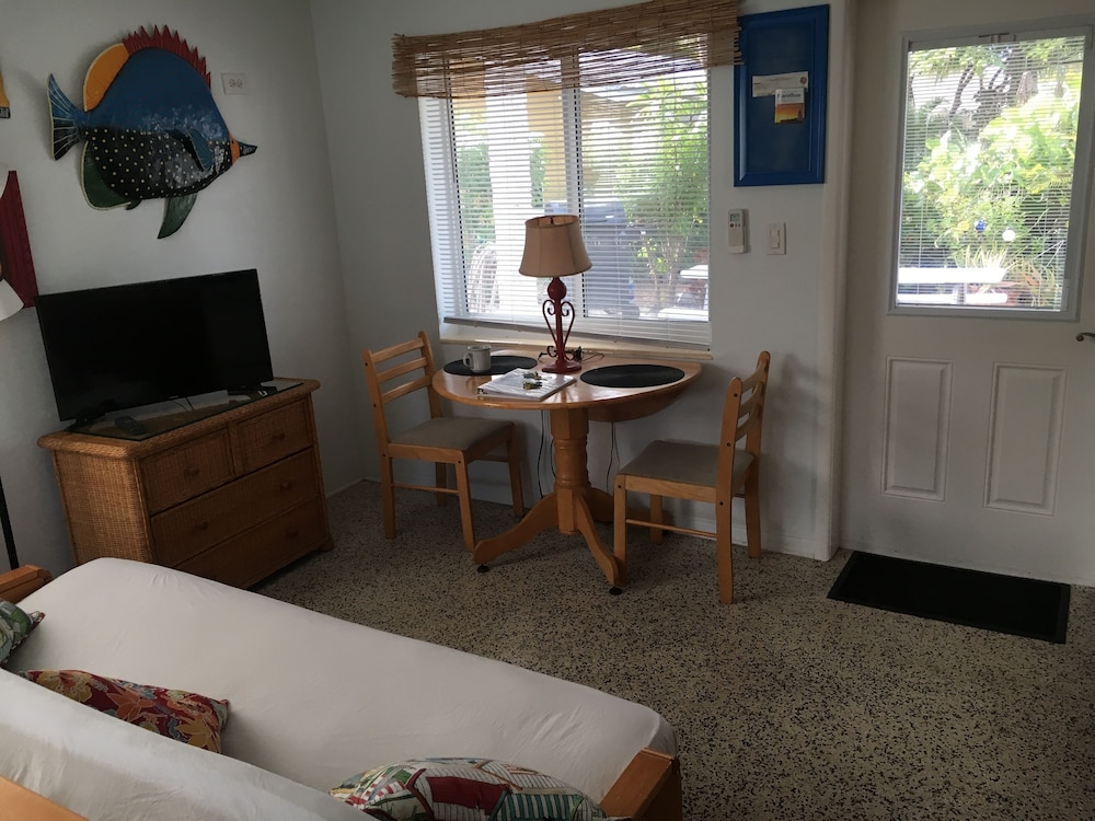 Fully Furnished  Studio, 50 Yards From Ocean, Shared Pool, Fishing-jetty - Layton, FL