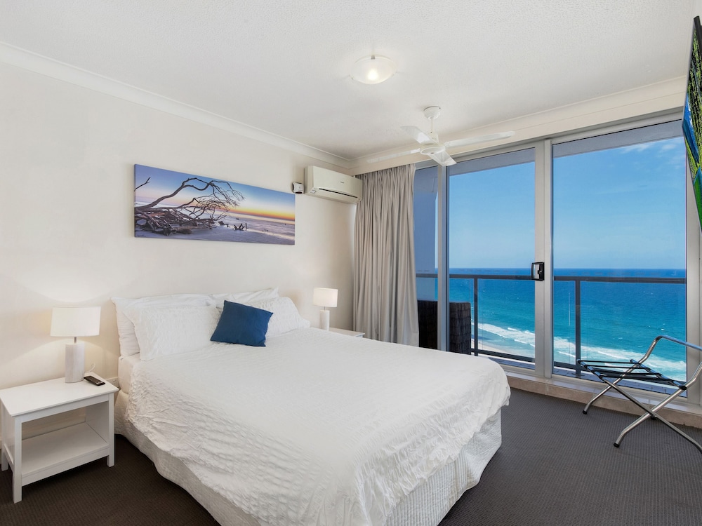 Sensational Beach & Ocean Views. Free Fast Wifi. Best Location - Gold Coast