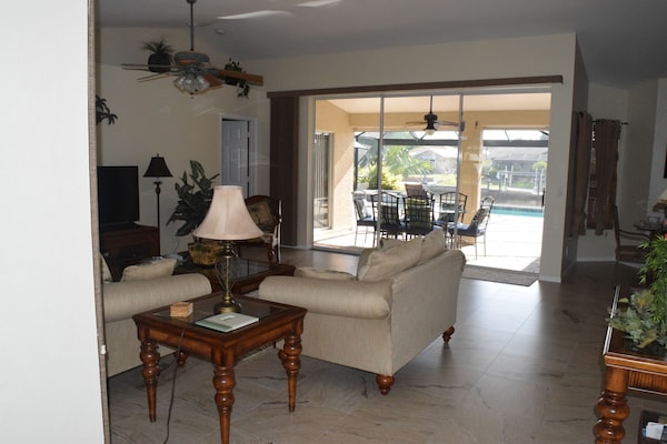 Beautiful Waterfront Property, Direct Gulf Access, Saltwater Heated Pool & Spa - Cape Coral, FL