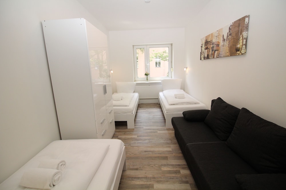 4 Rooms, Up To 14 Persons, Luxurious Furnishings, "Hibiscus" - Kreuzberg
