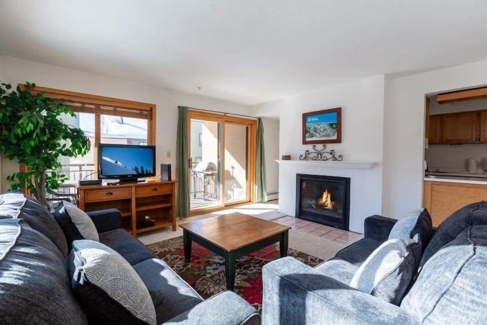 Sizeable Condo Free Wifi & Uncovered Parking By Redawning - Vail, CO
