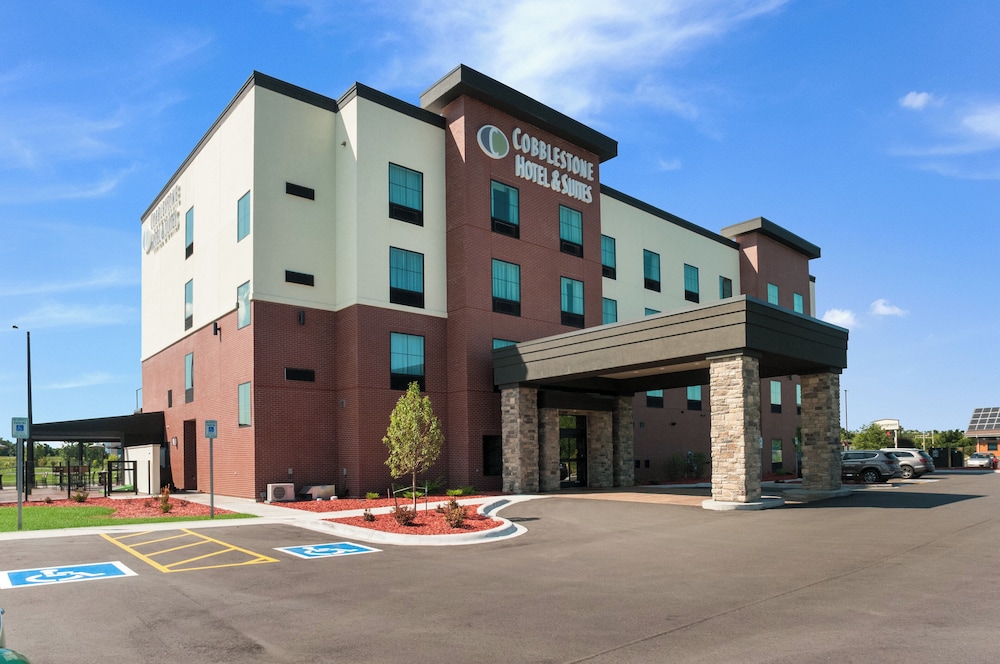 Cobblestone Hotel & Suites - Appleton International Airport - Greenville, WI