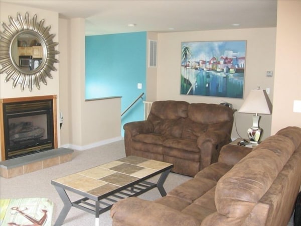Beautiful Ocean & Bay Views - 3 Decks, 2 Mbr Suites, 2 Lrs, Park/playground - Long Beach Island, NJ