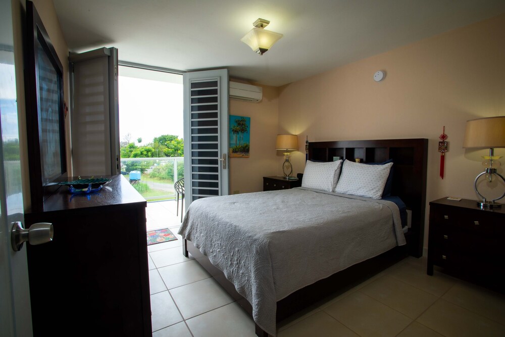 Beachfront In Gated Community With Patio,  Balcony, Pool, Close To All In Rincón - Rincón