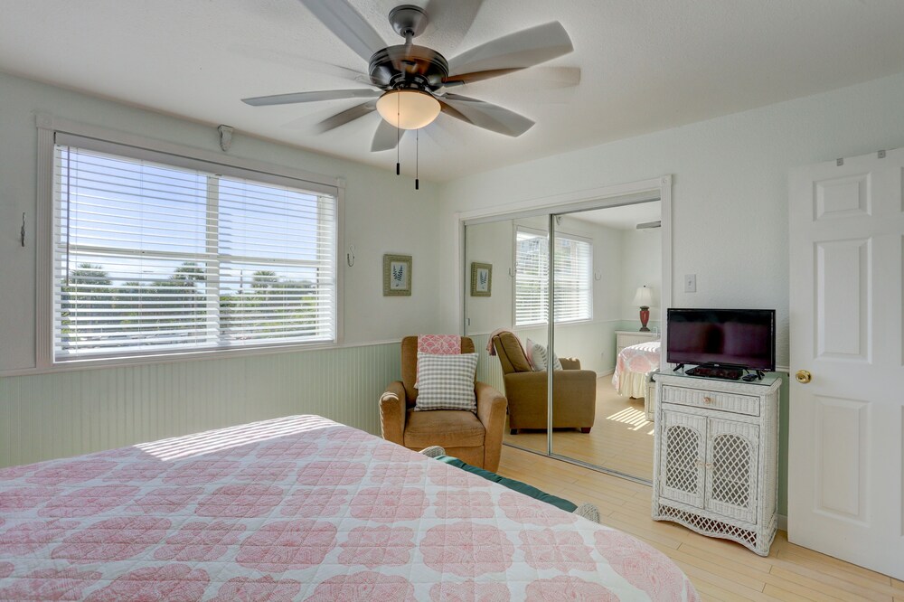 Friendly Native 204 Beach Access With A View ~ Heated Pool - St. Petersburg, FL