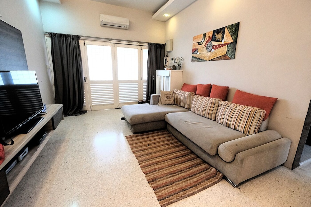 Cosy & Relaxing Home Opposite Taman Bahagia Lrt Station @ Pj Ss2 - Shah Alam
