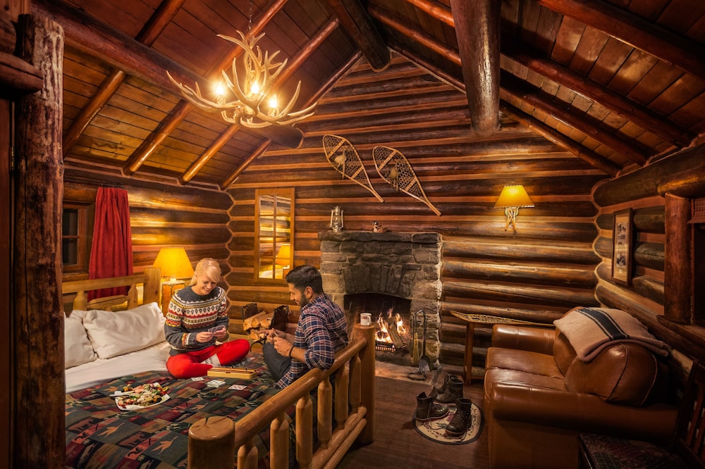 Storm Mountain Lodge Cabins & Dining - Banff National Park