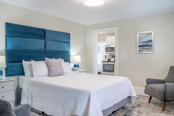 First Floor Poolside Family Suite! - Portsmouth, NH