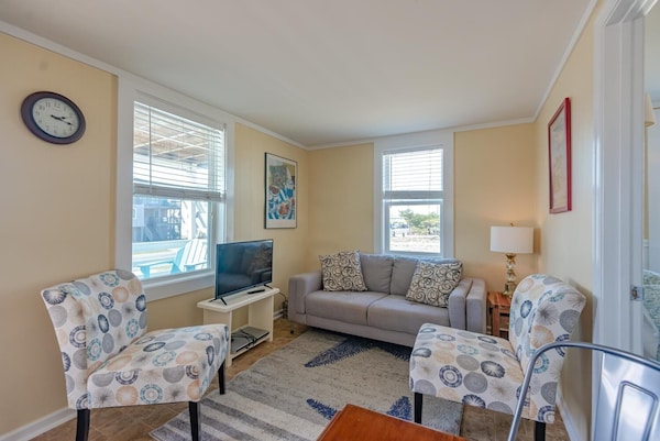 New Listing! Charming 2-bedroom Oceanside Cottage - Nags Head