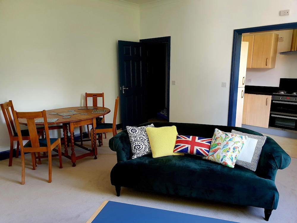Lovely 2-bed Beach Apartment In Bournemouth - Boscombe