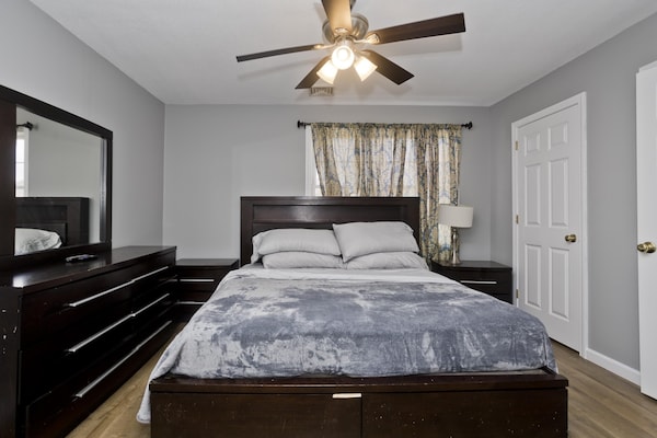 Cozy 3-bedroom Duplex1 With Wifi, Ac In Peaceful Springfield - Ludlow, MA