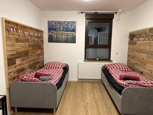 Neu Renovierte 5 Zimmerwohnung Im Allgäustyle. Zentral Gelegen - Esslingen