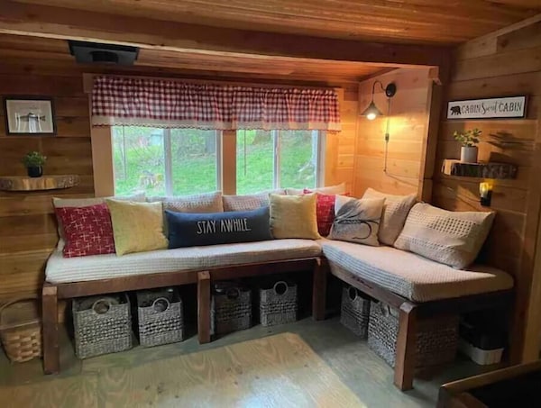 Cozy Creek Side Cabin.  Pet Friendly.   Single Story, With Ramp At Entry - Hillsville, VA