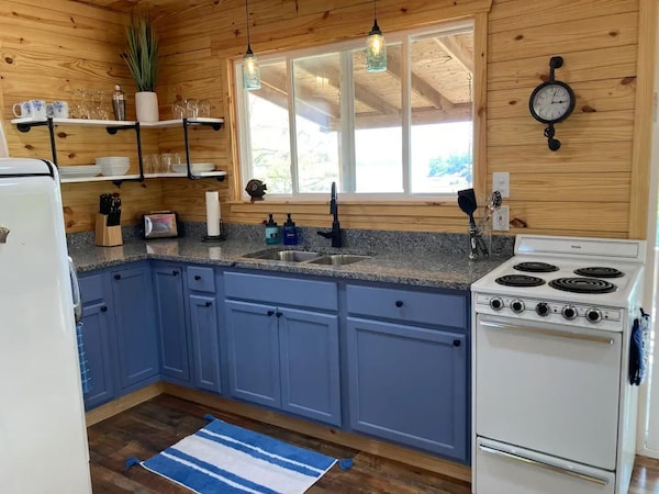 Beautiful 2 Bedroom Cabin With Amazing Lake Views - Morristown, TN