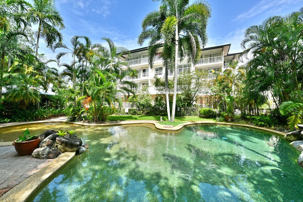 Spacious King 1 Bed Apartment With Pool View - Cairns