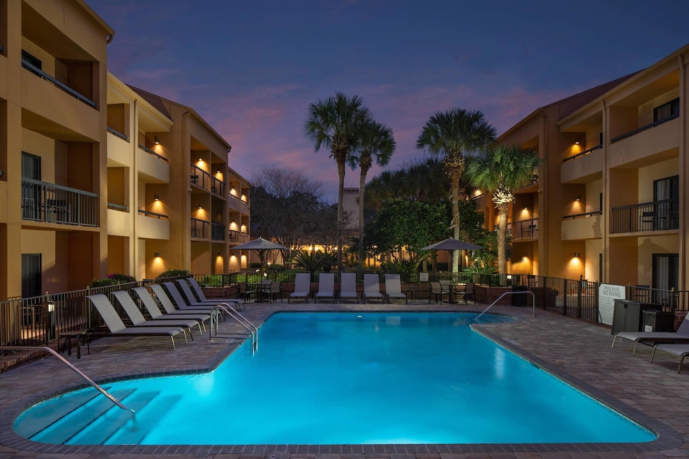 Courtyard By Marriott Jacksonville At Mayo Clinic Campus/beaches - Jacksonville Beach, FL