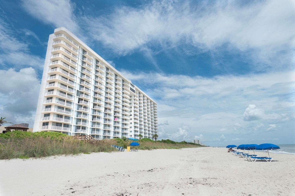 Radisson Suite Hotel Oceanfront - Satellite Beach, FL