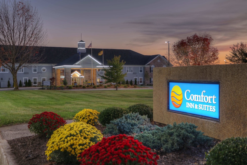 Comfort Inn & Suites And Conference Center - Mount Pleasant, MI