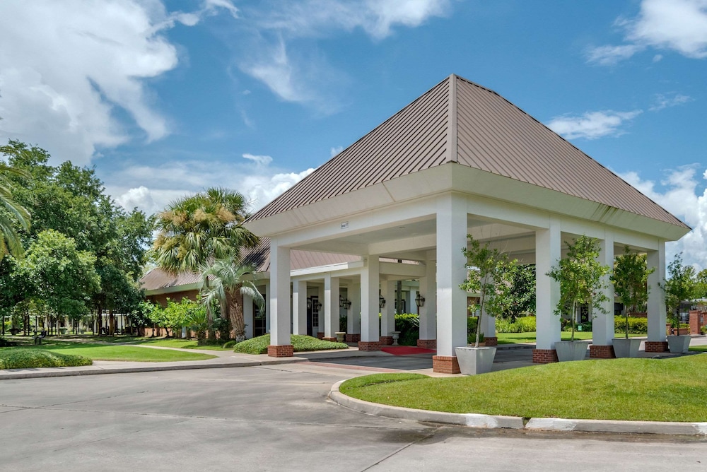Clarion Inn And Conference Center - Sorrento, LA