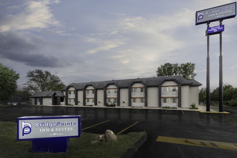 BridgePointe Inn & Suites by BPhotels, Council Bluffs, Omaha Area - Omaha, NE