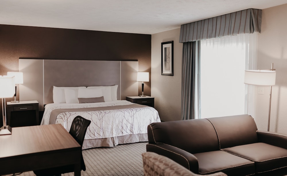 Eastland Suites Hotel & Conference Center - Bloomington