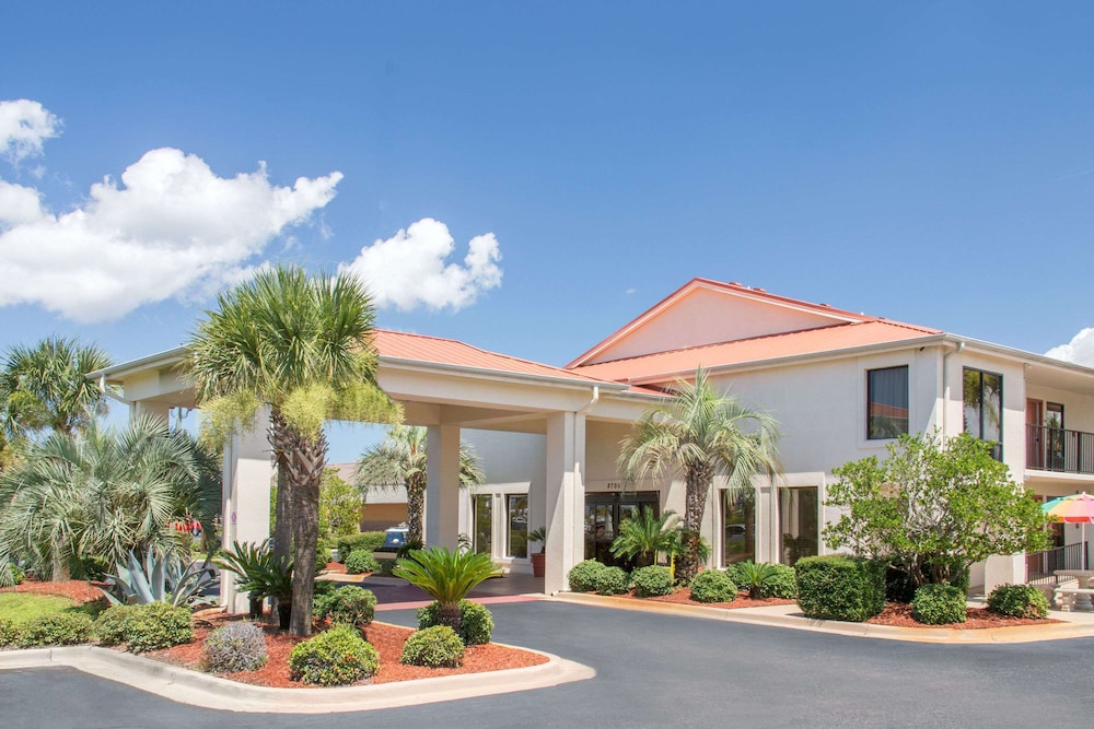 Days Inn & Suites By Wyndham Navarre Conference Center - Navarre, FL