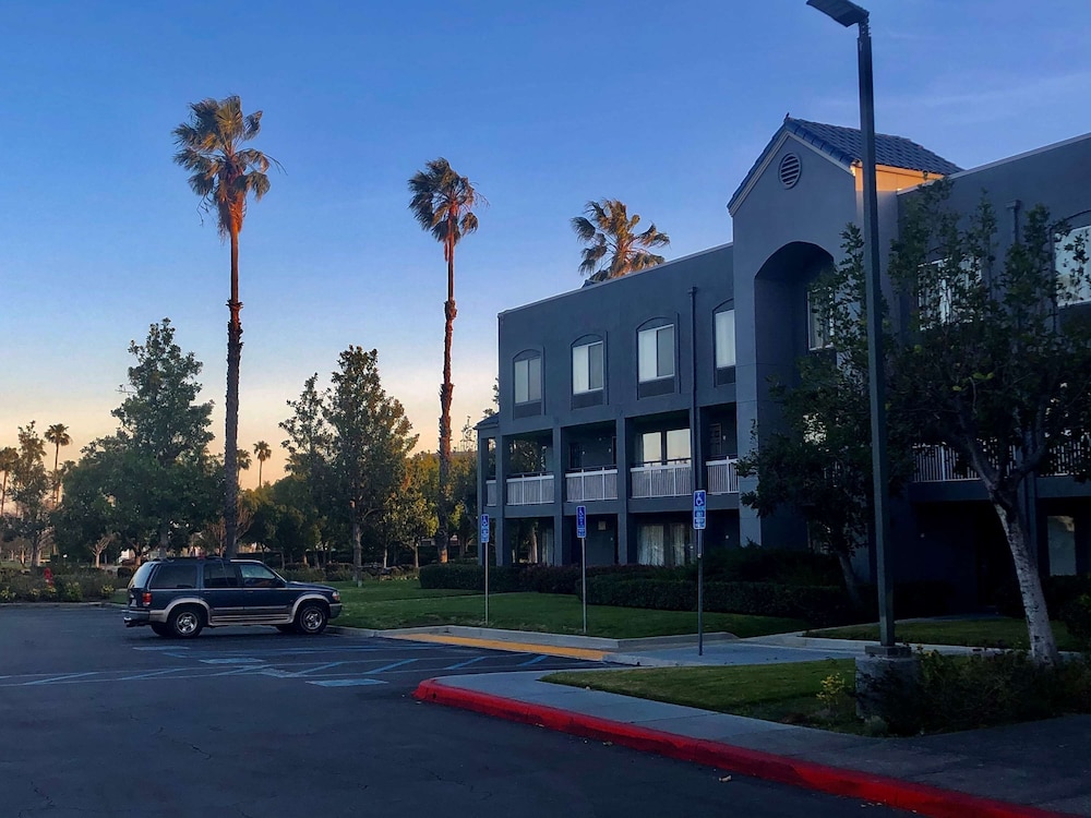 Surestay Hotel By Best Western Ontario Airport - Rancho Cucamonga, CA