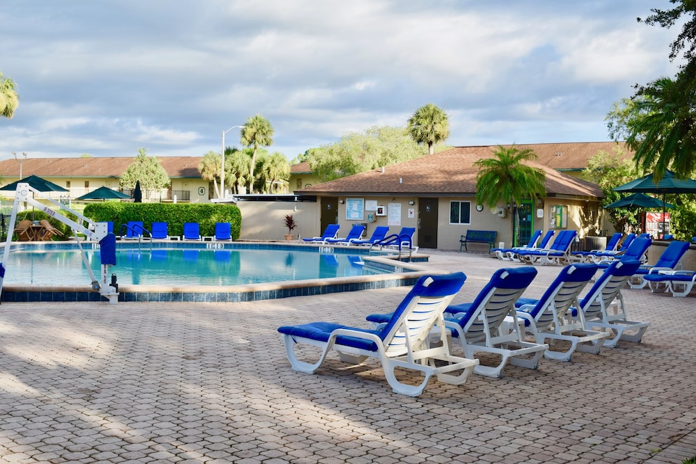 Lehigh Resort Club By Vri Americas - Lehigh Acres, FL