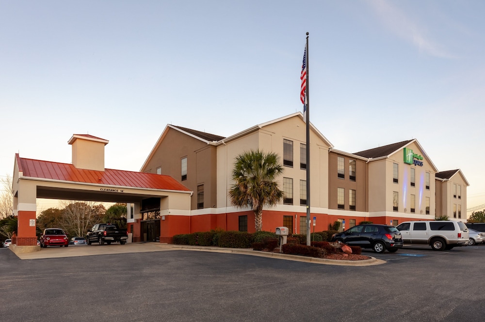 Holiday Inn Express & Suites Milton East I-10 - Milton, FL