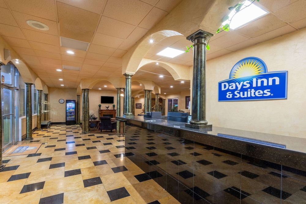 Days Inn & Suites By Wyndham Clovis - Clovis, NM