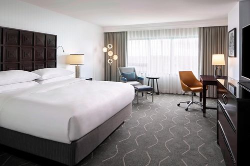 Hotel with jacuzzi in Baltimore, MD