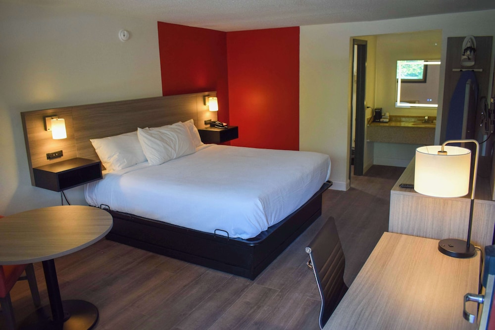 Ramada by Wyndham Cleveland Airport West - Cleveland, OH