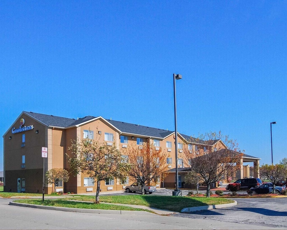 Comfort Inn & Suites North Greenfield - Greenfield