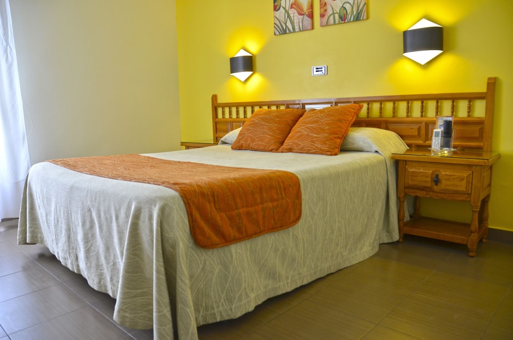 Hotel La Colina - Salida 139 A62 - Simancas