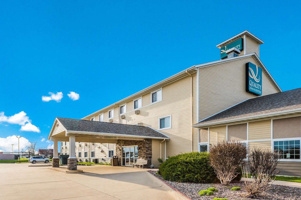 Quality Inn & Suites Eldridge Davenport North - Davenport