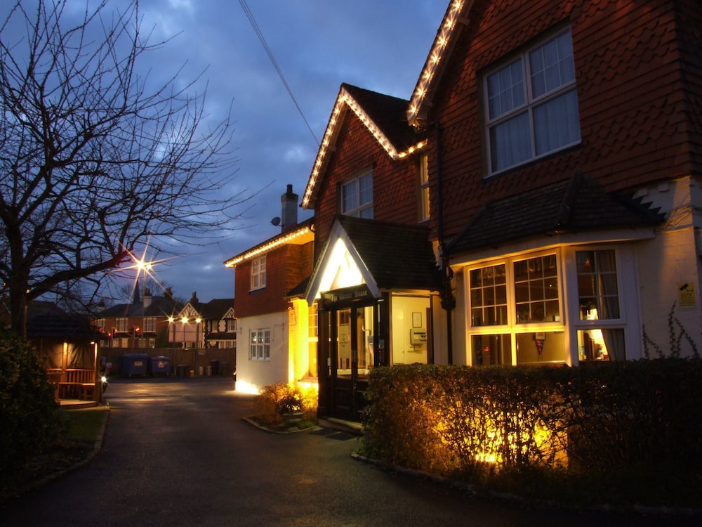 The Corner House Hotel Gatwick - West Sussex