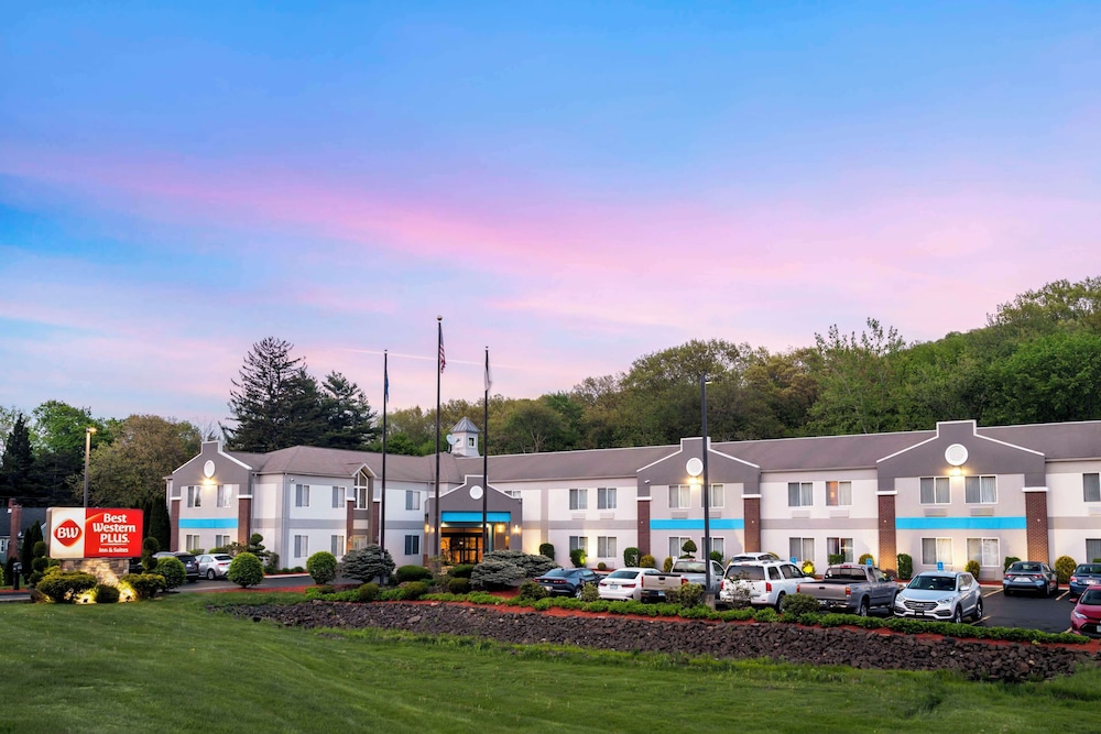Best Western Plus New England Inn & Suites - Wallingford, CT