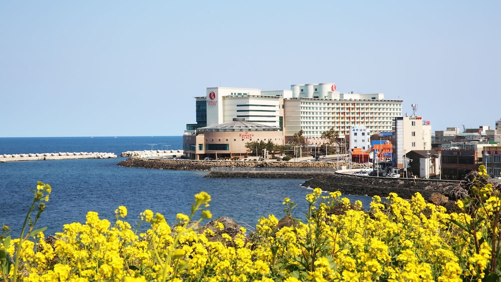 Ramada Plaza By Wyndham Jeju Ocean Front - Czedżu