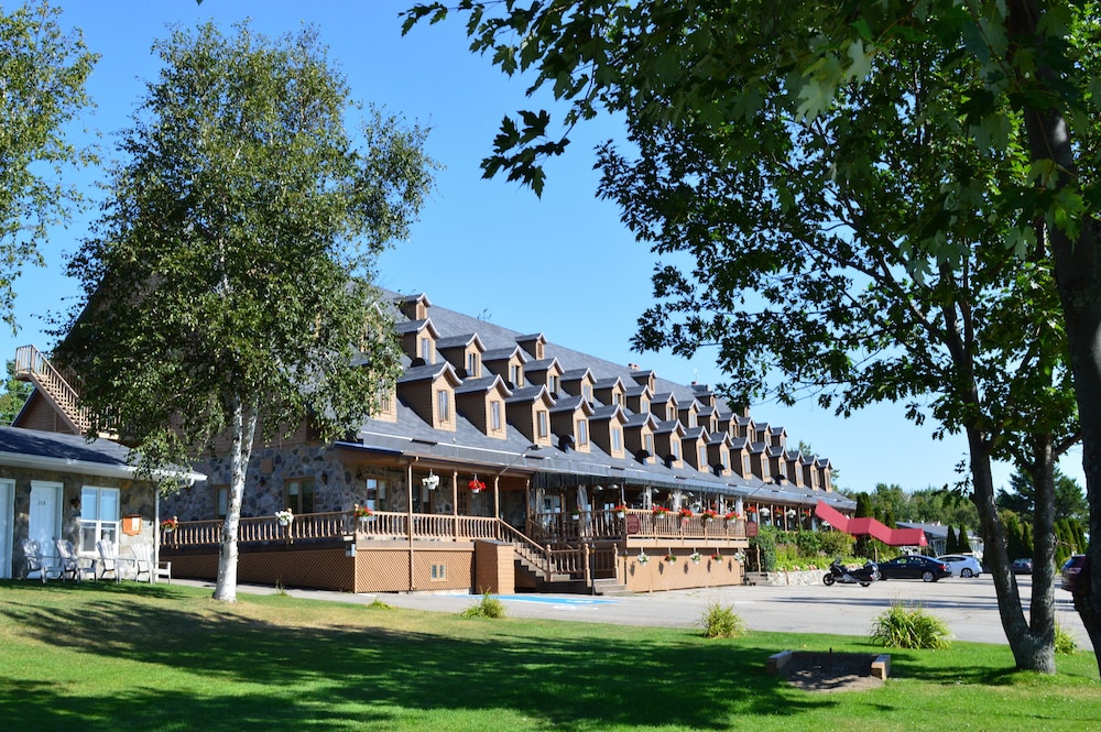 Hotel Cap Aux Pierres - Charlevoix Regional County Municipality